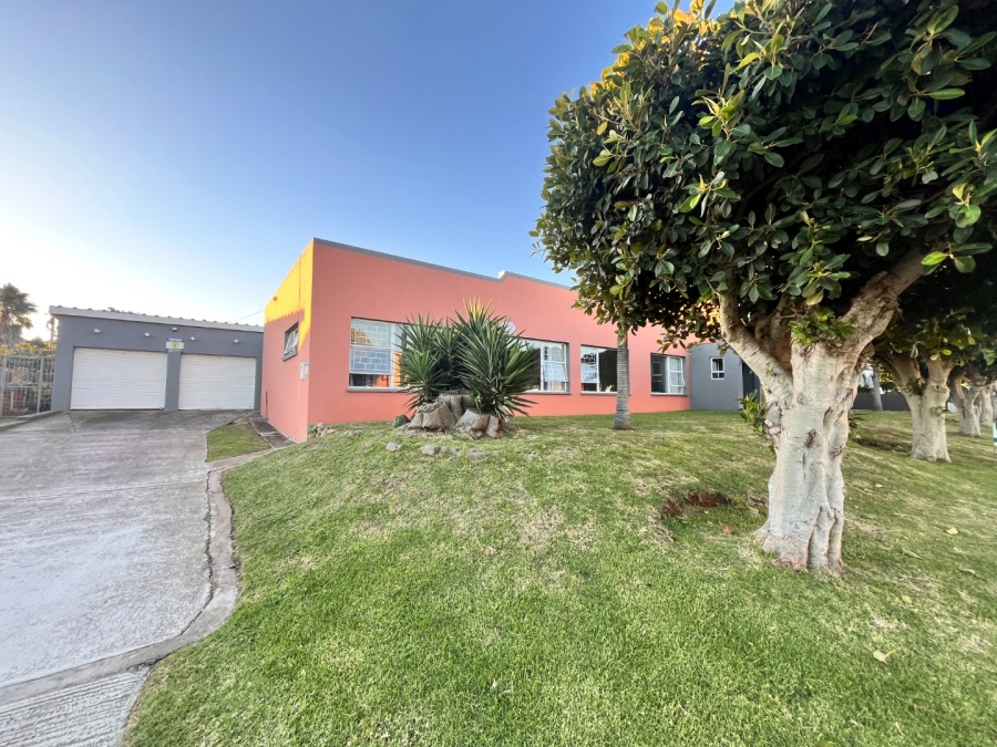 4 Bedroom Property for Sale in C Place Eastern Cape